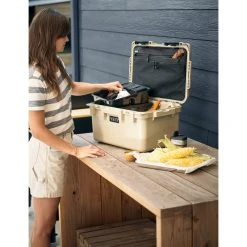 Yeti Coolers LOADOUT 30 GO BOX - Ausrüstungsbox -Marmot Shop 5638037874 l loadout 30 go box yeti coolers 24