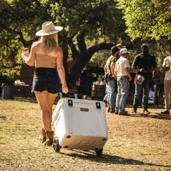 Yeti Coolers ROADIE 60 WHEELED - Kühlbox -Marmot Shop 5638039363 k roadie 60 wheeled yeti coolers 24